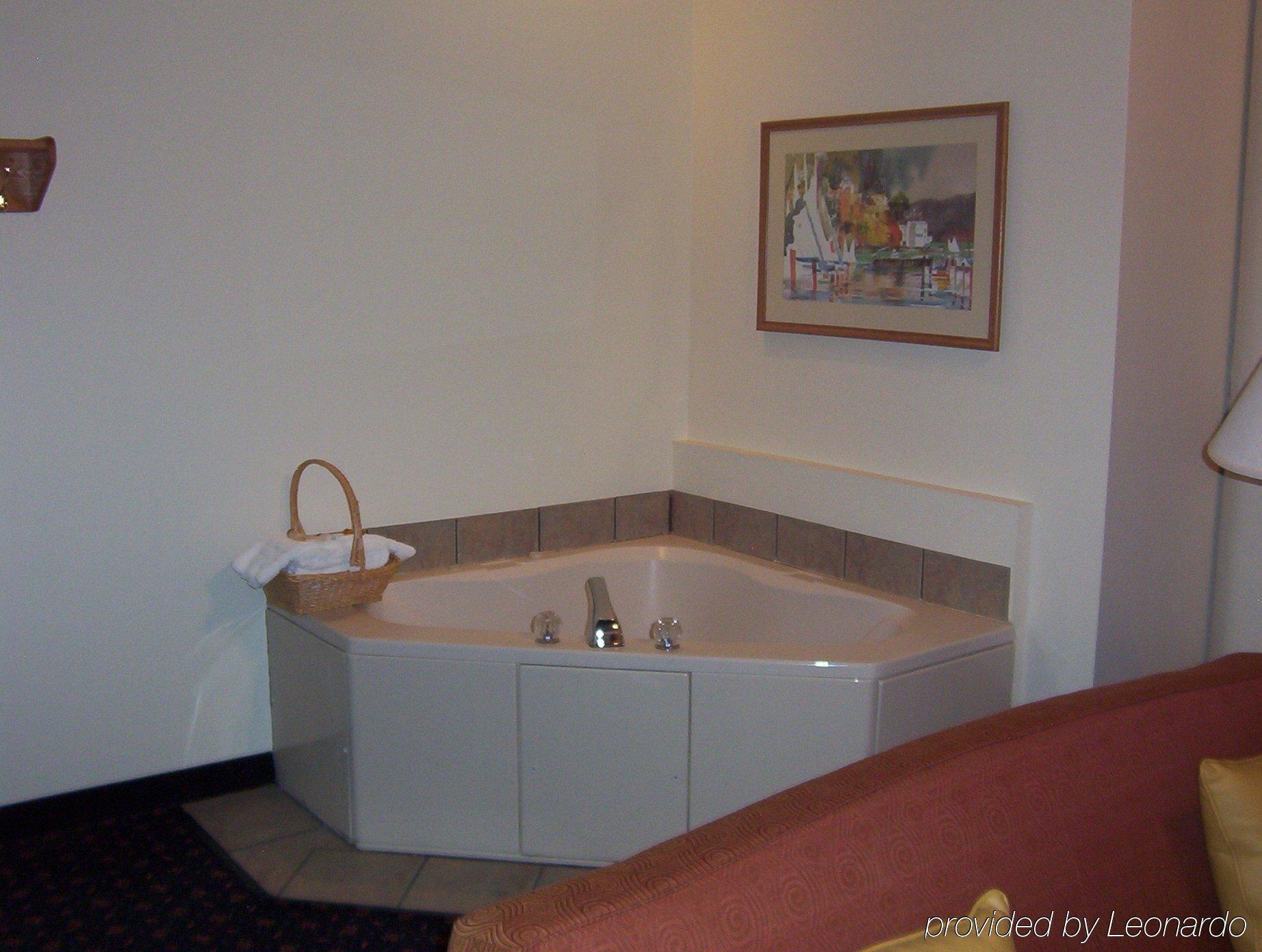 The Suites Hotel At Waterfront Plaza Duluth Phòng bức ảnh