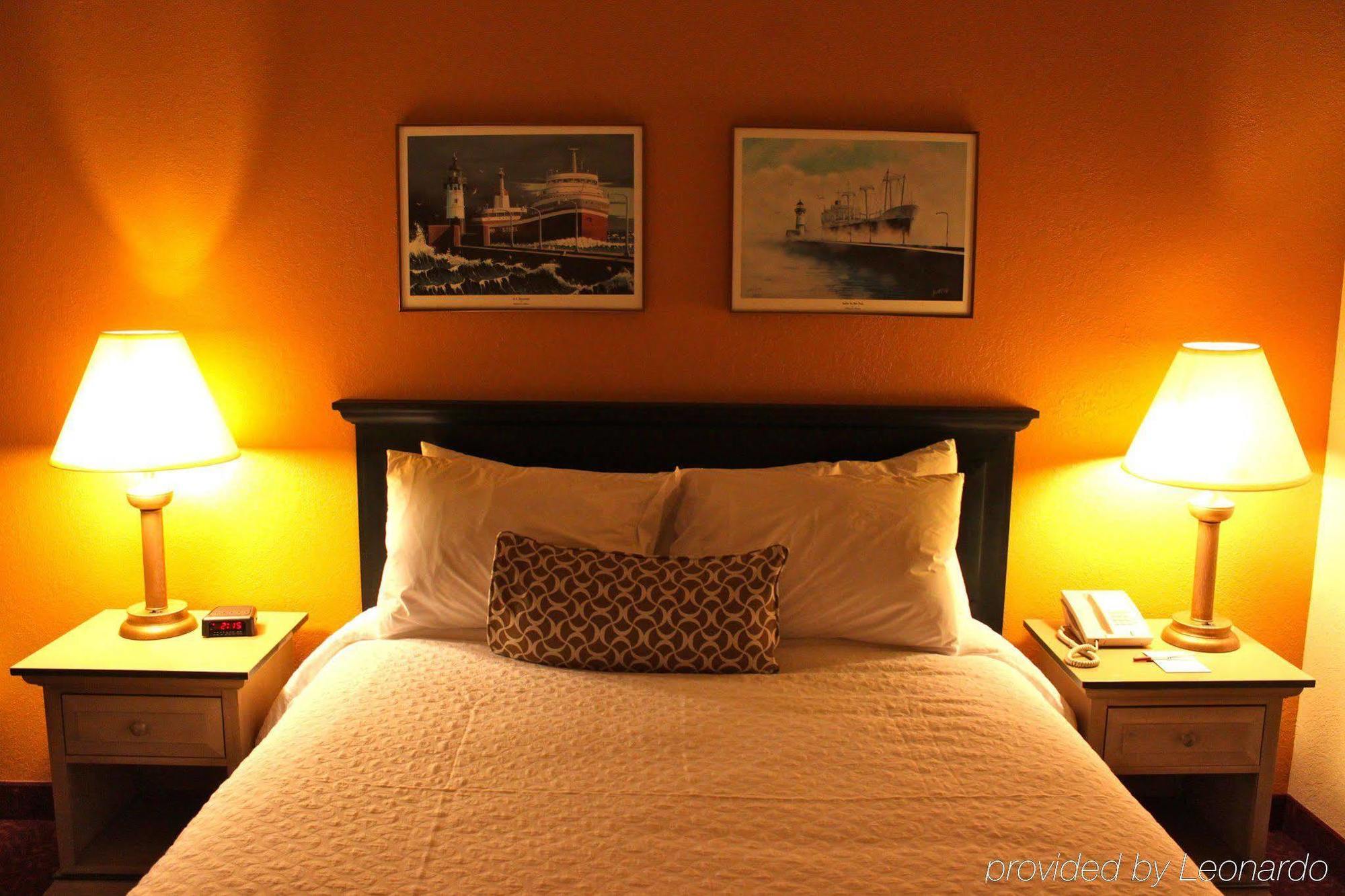 The Suites Hotel At Waterfront Plaza Duluth Phòng bức ảnh