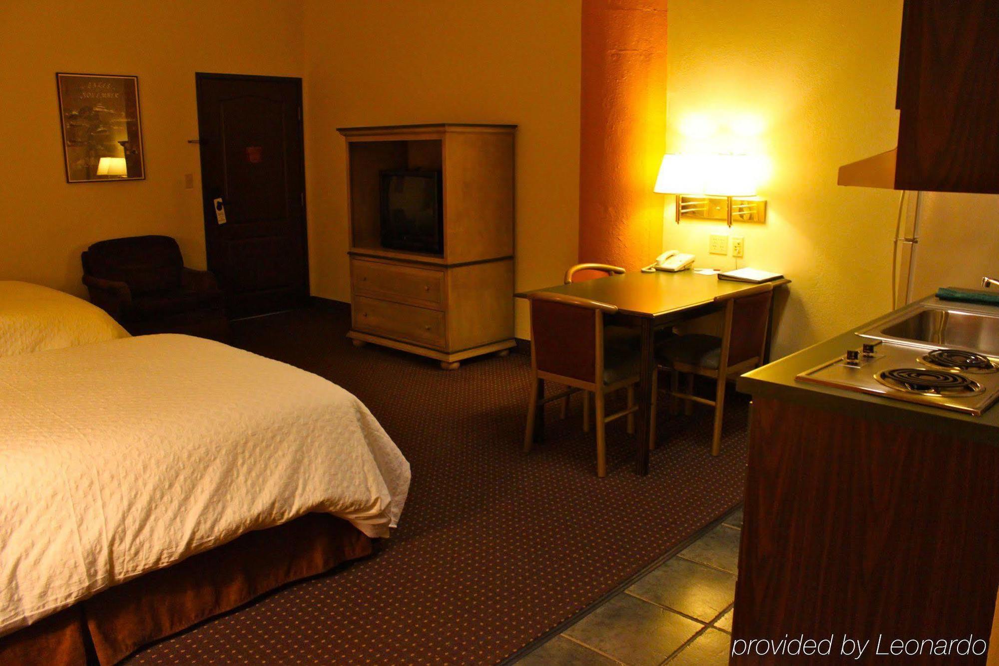 The Suites Hotel At Waterfront Plaza Duluth Phòng bức ảnh