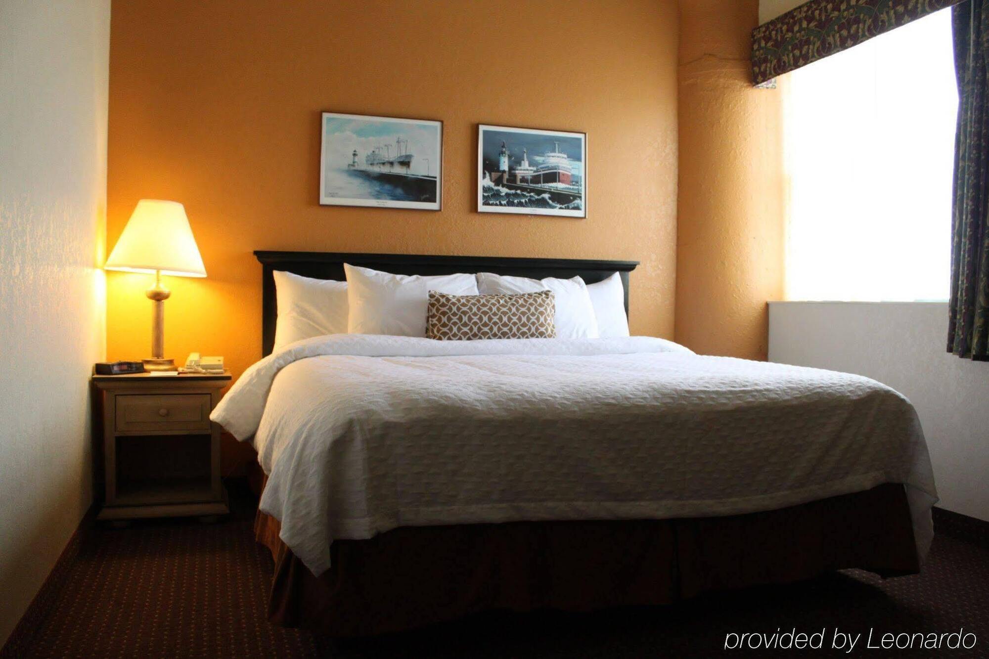 The Suites Hotel At Waterfront Plaza Duluth Ngoại thất bức ảnh