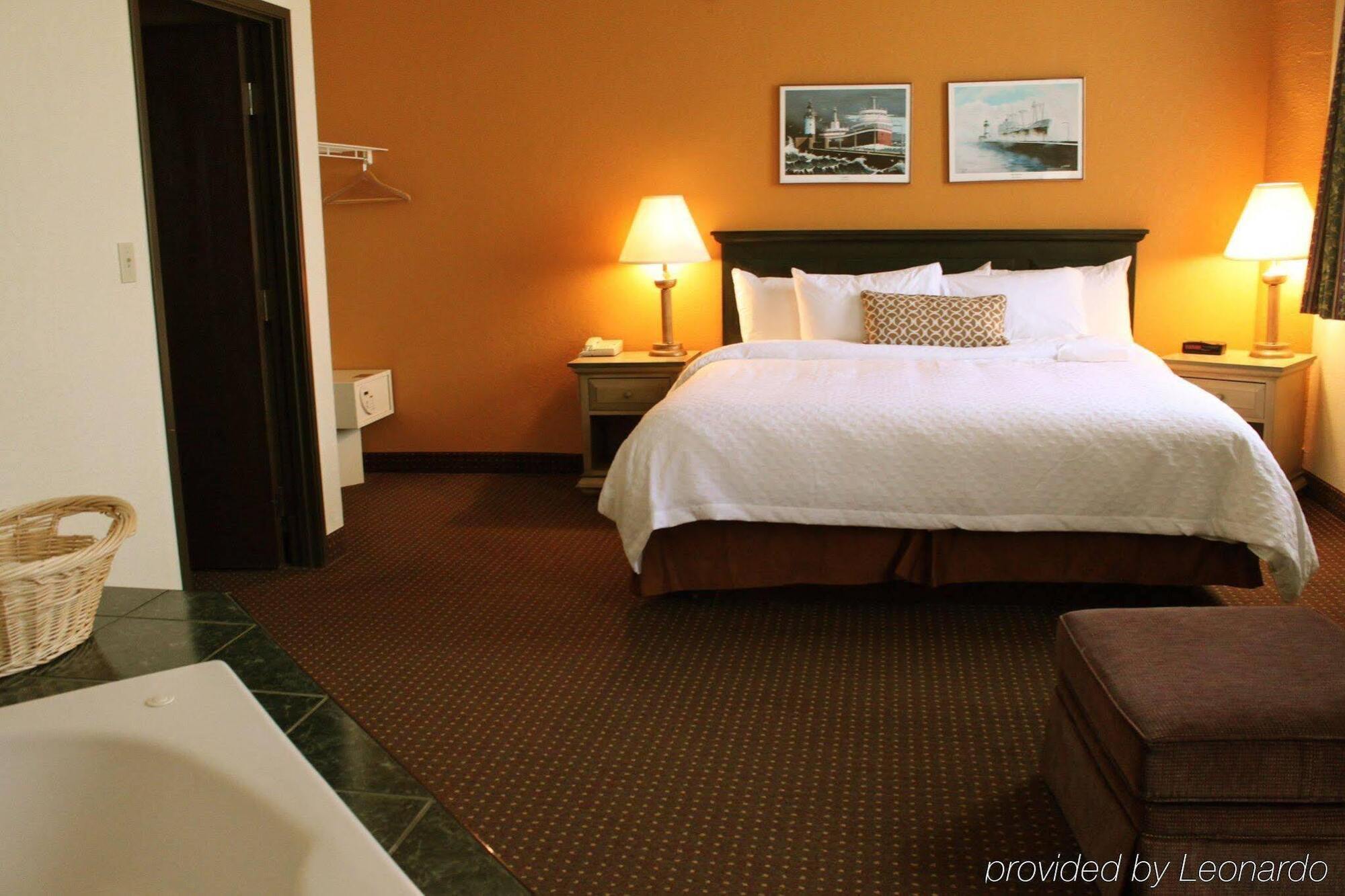 The Suites Hotel At Waterfront Plaza Duluth Ngoại thất bức ảnh
